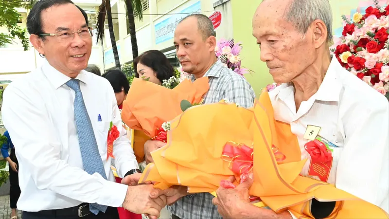 Bí thư Thành ủy TPHCM Nguyễn Văn Nên dự Ngày hội Đại đoàn kết toàn dân tộc tại quận 12