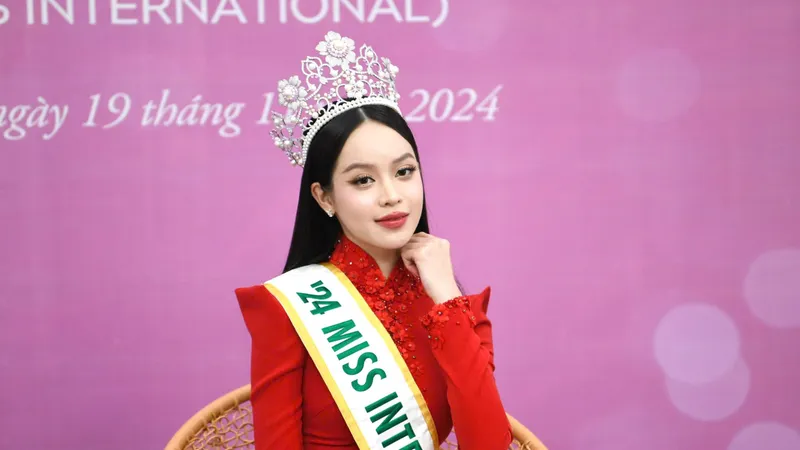 Sau 2 năm đăng quang Hoa hậu Việt Nam 2022, hoa hậu Huỳnh Thị Thanh Thủy đã tỏa sáng rực rỡ trước 75 thí sinh quốc tế và đem vinh quang về cho nhan sắc nước nhà