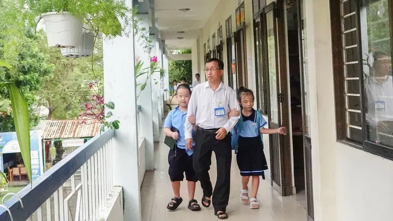 Mang “ánh sáng” đến với học trò khiếm thị
