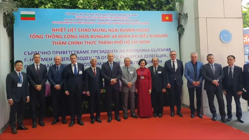 Tổng thống Bulgaria thăm Liên hiệp các tổ chức hữu nghị TPHCM