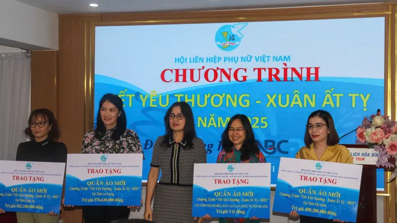 “Tết yêu thương – Xuân Ất Tỵ” sẽ trao hơn 20.000 bộ quần áo mới đến phụ nữ và trẻ em 7 tỉnh