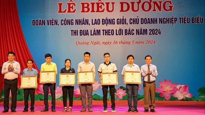 Lần đầu tiên biểu dương công nhân tiêu biểu là đảng viên