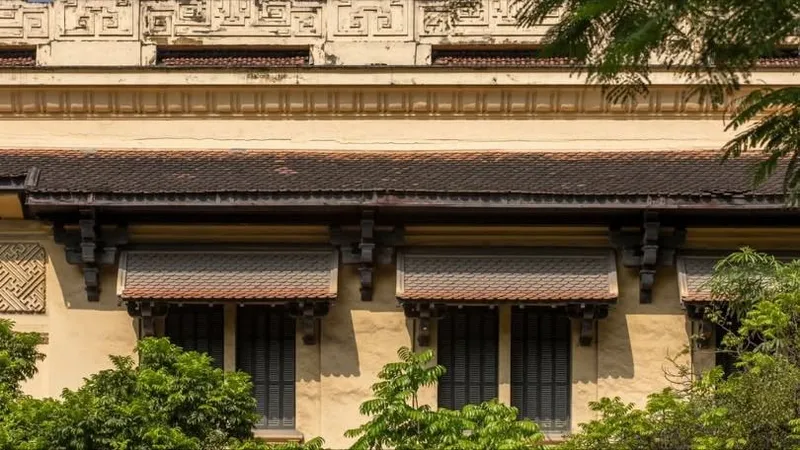 Hệ thống trang trí diềm mái của Đại học Quốc gia Hà Nội 