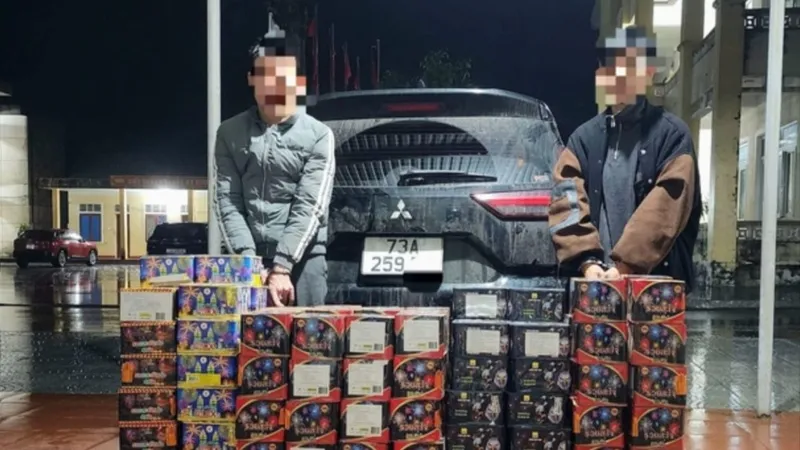 Hai đối tượng bị bắt giữ cùng tang vật