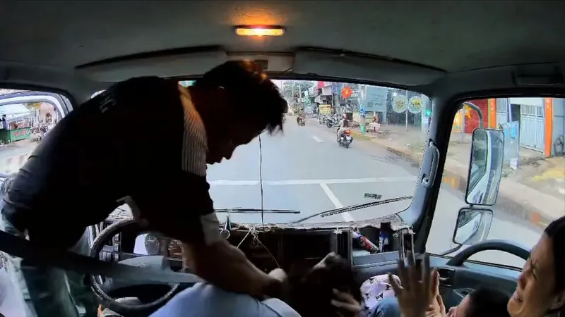 Công an tỉnh Bình Phước chỉ đạo “nóng” vụ tài xế xe tải bị chặn đường đánh dã man