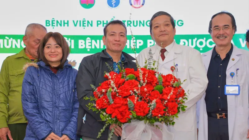 Bệnh nhân ca ghép phổi khó nhất hồi sinh kỳ diệu, ra viện sau 7 tháng