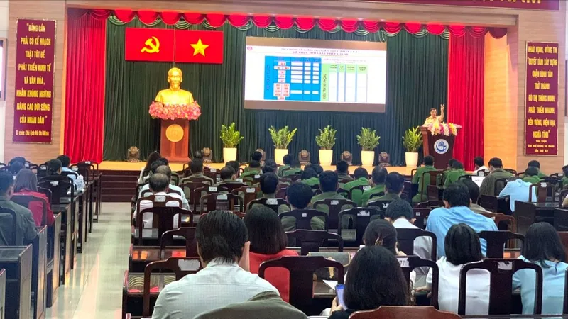 Phổ biến kiến thức pháp luật giao thông đến công chức, viên chức, lực lượng vũ trang
