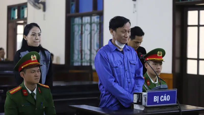 Cựu phóng viên "bảo kê" xe tải lãnh 5 năm tù 