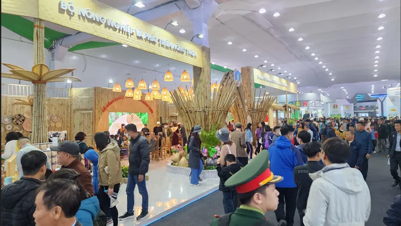 Ấn tượng với khu trưng bày thành tựu xây dựng lực lượng vũ trang nhân dân