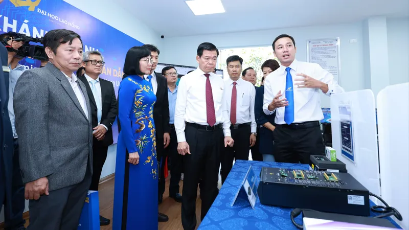 Đại học Lạc Hồng khánh thành phòng thực hành vi mạch bán dẫn đầu tiên ở Đồng Nai