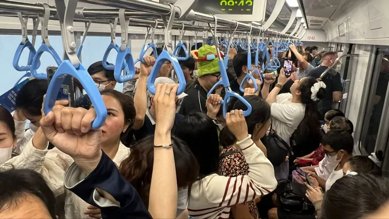 Ngày thứ 3 vận hành, Metro số 1 thu hút hơn 47.000 lượt khách 