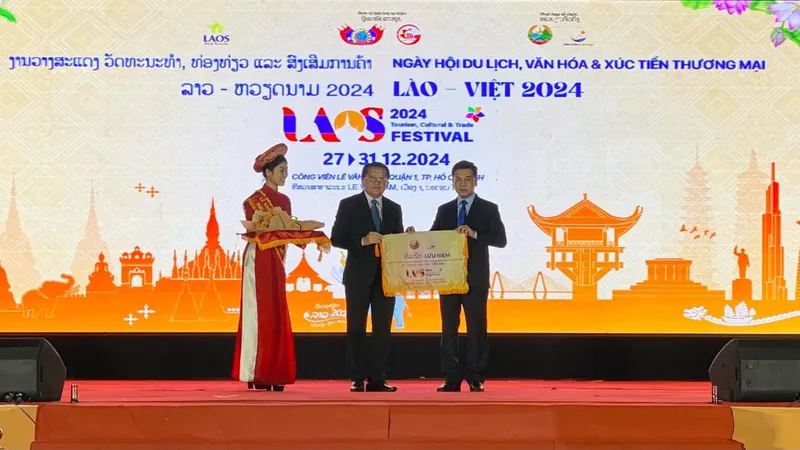Phó Chủ tịch UBND TPHCM Nguyễn Văn Dũng phát biểu tại sự kiện. Ảnh : XUÂN HẠNH