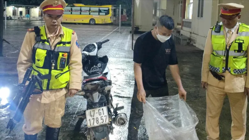 Phát hiện đối tượng mang súng săn, chở 3 cá thể khỉ đi tiêu thụ