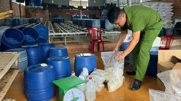 Kiểm tra các mặt hàng “nóng” có nguy cơ chứa chất cấm