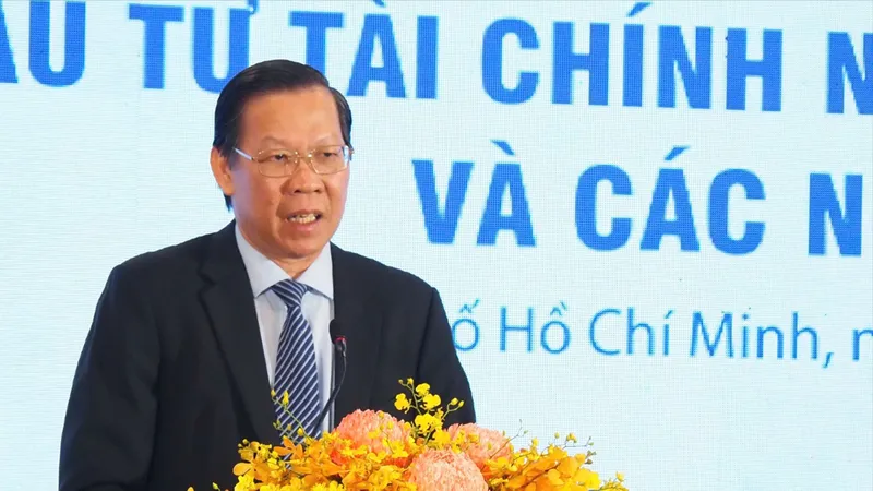 Chủ tịch UBND TPHCM Phan Văn Mãi phát biểu tại Lễ ký kết thỏa thuận hợp tác giữa HFIC và các ngân hàng. Ảnh: HOÀNG HÙNG