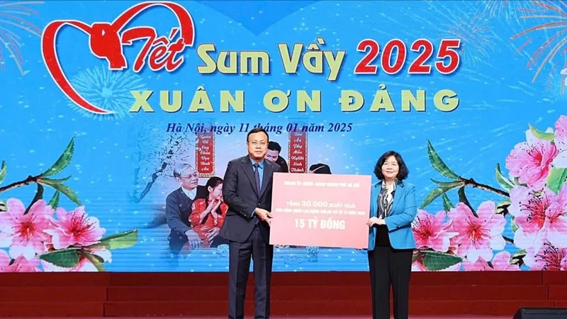 “Tết sum vầy - Xuân ơn Đảng” mang niềm vui tới hàng vạn công nhân Thủ đô