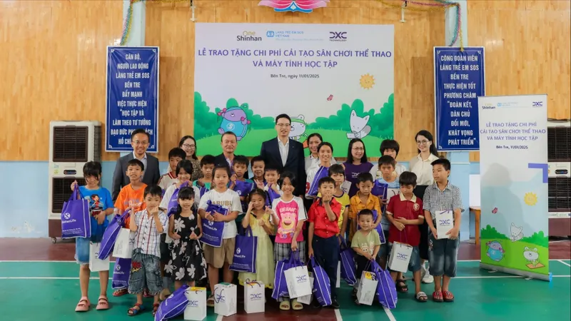Shinhan Life Việt Nam hỗ trợ cải tạo sân chơi thể thao của Làng trẻ em SOS Bến Tre