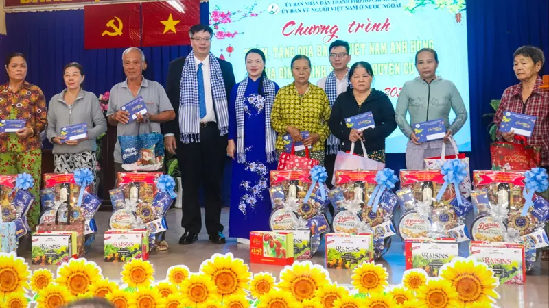 Thúc đẩy tinh thần đoàn kết, gắn bó của kiều bào với quê hương