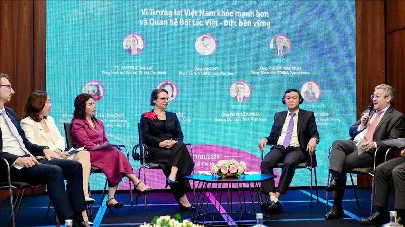 Các chuyên gia đang thảo luận tại buổi công bố
