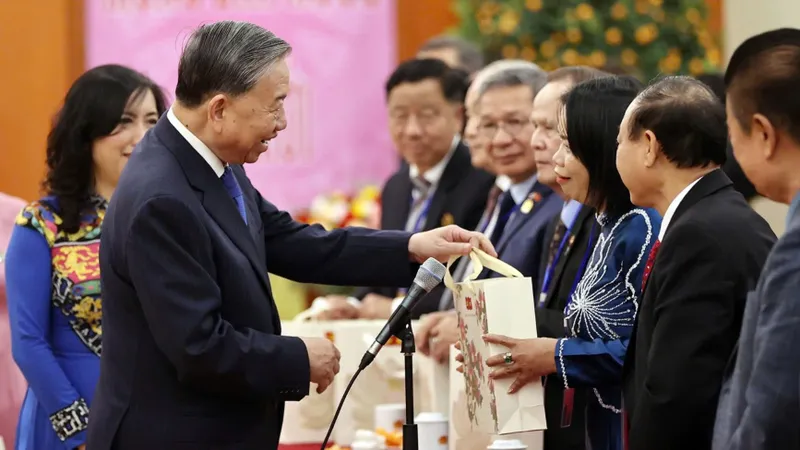 Tổng Bí thư Tô Lâm gặp gỡ kiều bào tiêu biểu dự chương trình Xuân Quê hương 2025