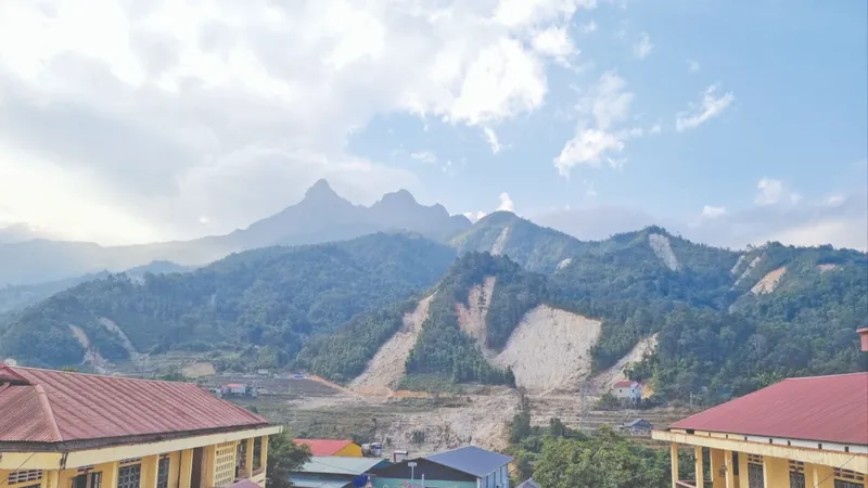 Cao hơn đỉnh núi