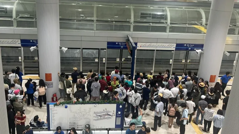 Tiếp tục tăng cường chạy thêm tàu Metro 