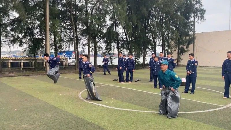 Sôi nổi hoạt động vui xuân đón tết ở Bộ Tư lệnh Vùng Cảnh sát biển 2