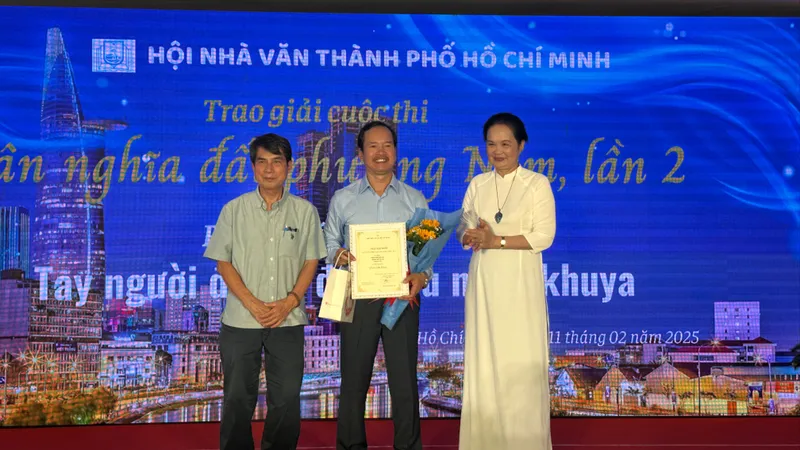 Trao giải Cuộc thi thơ “Nhân nghĩa đất phương Nam” lần 2