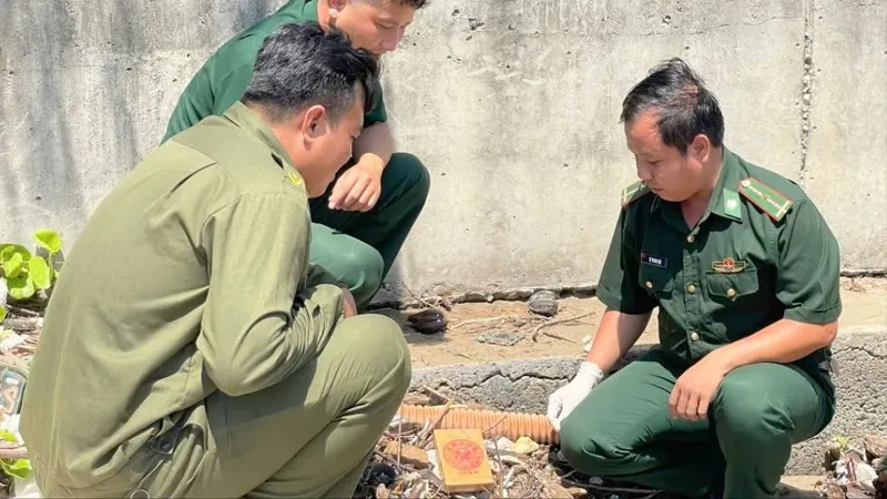 Lực lượng chức năng lập biên bản tạm giữ tang vật xử lý theo quy định