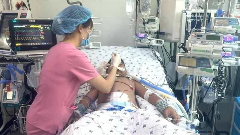 Dịch sốt xuất huyết đến sớm, có trẻ suy hô hấp nặng