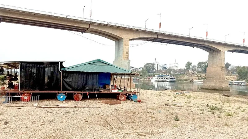 Mực nước trên sông Lô xuống mức thấp nhất lịch sử