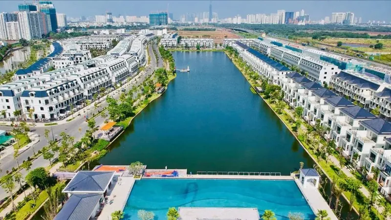 Giám đốc Sở TNMT TPHCM Nguyễn Toàn Thắng phát biểu tại phiên họp.