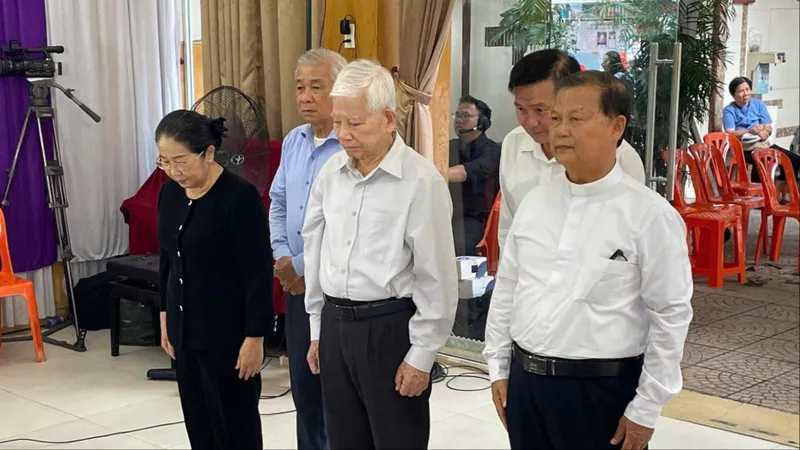 Nguyên Chủ tịch nước Nguyễn Minh Triết viếng linh mục Phêrô Phan Khắc Từ