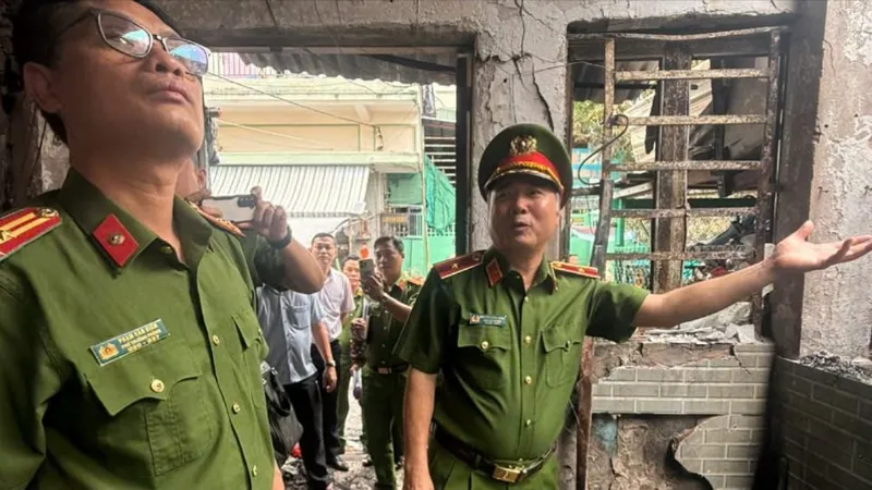 Lãnh đạo Bộ Công an kiểm tra hiện trường vụ cháy khiến 3 người tử vong ở quận 8