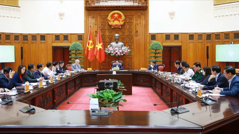 Thủ tướng Phạm Minh Chính chủ trì và phát biểu tại cuộc họp với các bộ, ngành sau khi Hoa Kỳ tuyên bố mức áp thuế mới đối với hàng hóa nhập khẩu từ Việt Nam. Ảnh: VIẾT CHUNG