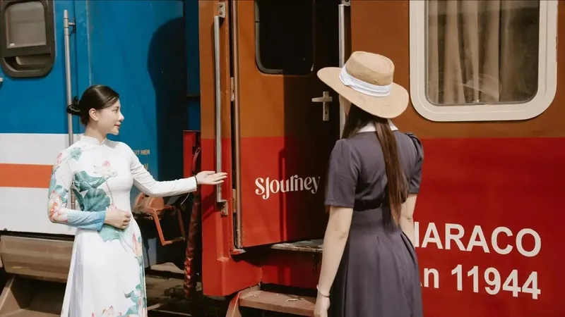 Tour tàu hỏa giá hơn 200 triệu đồng/người hút khách