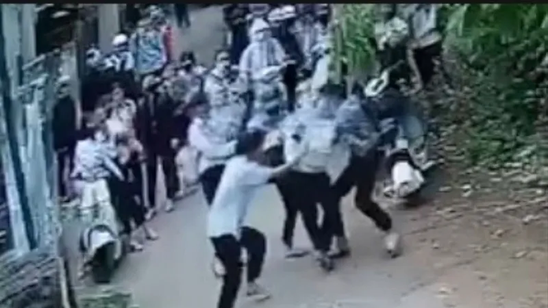 Xác minh vụ nữ sinh bị nhóm bạn đánh hội đồng