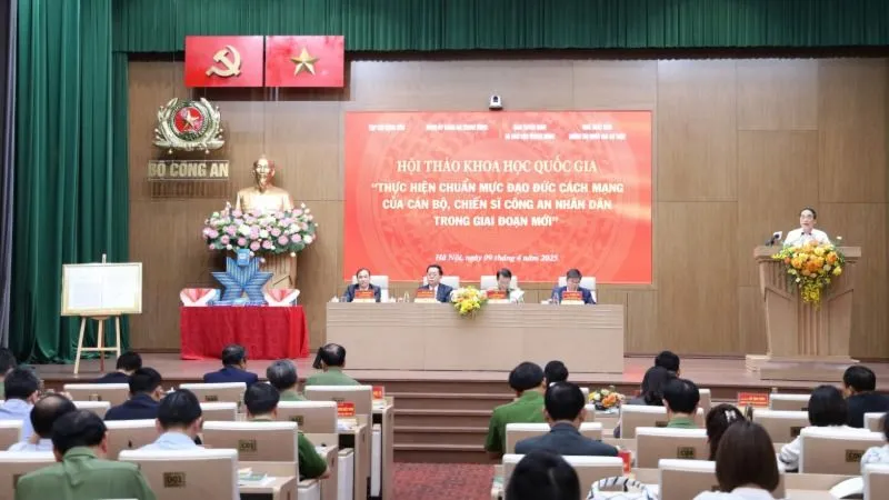 Bộ trưởng Lương Tam Quang: Mỗi cán bộ công an phải thường xuyên tự giác soi mình