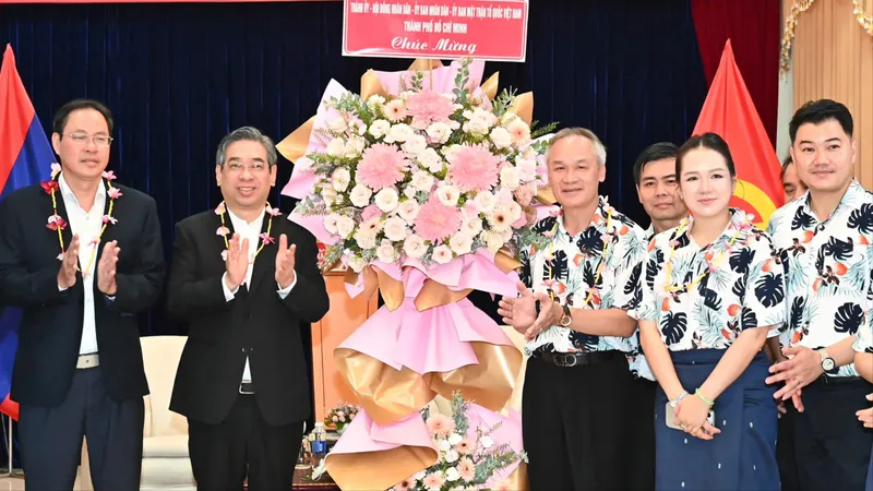 Lãnh đạo TPHCM chúc mừng Tết Cổ truyền Lào