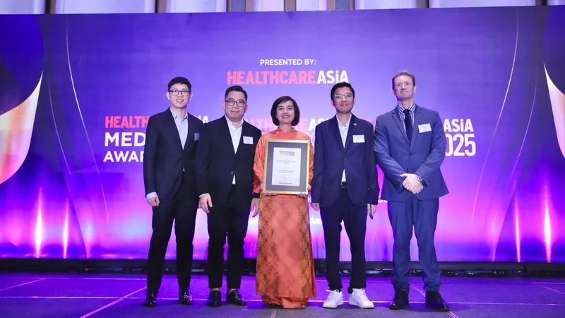 Hệ thống nhà thuốc & tiêm chủng FPT Long Châu thắng giải “Đổi mới sáng tạo của năm” tại Healthcare Asia Pharma Awards 2025