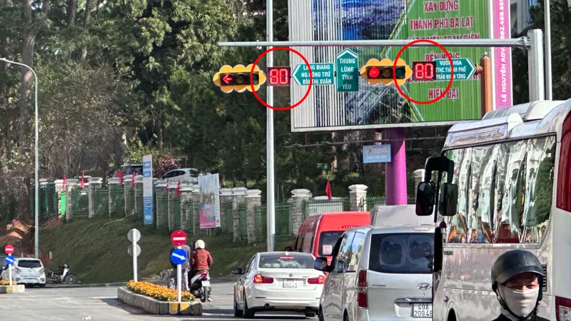 Điều chỉnh biển báo giao thông tiện lợi cho người dân