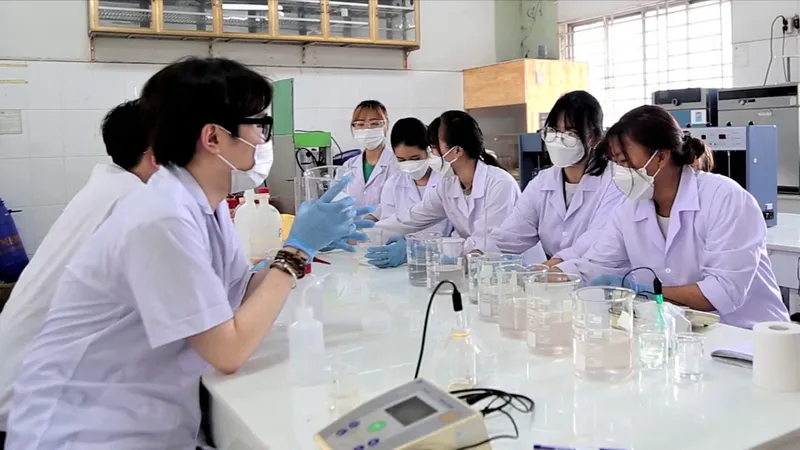 Gỡ vướng thực hiện chính sách cho sinh viên sư phạm