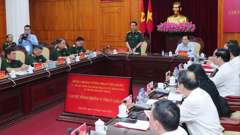 Đại tướng Phan Văn Giang làm việc với Ban Thường vụ Tỉnh ủy Lạng Sơn