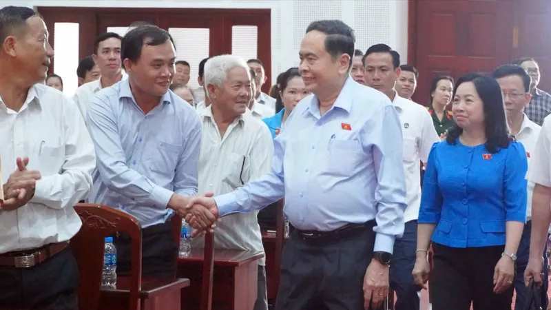Chủ tịch Quốc hội Trần Thanh Mẫn tiếp xúc với tri TP Vị Thanh, tỉnh Hậu Giang chiều 18-4