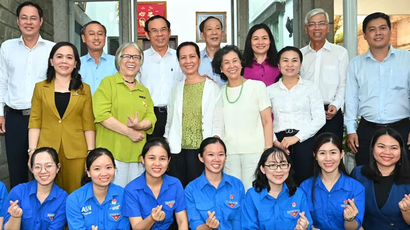 Tri ân công lao to lớn của các bậc tiền bối trong sự nghiệp xây dựng và phát triển TPHCM