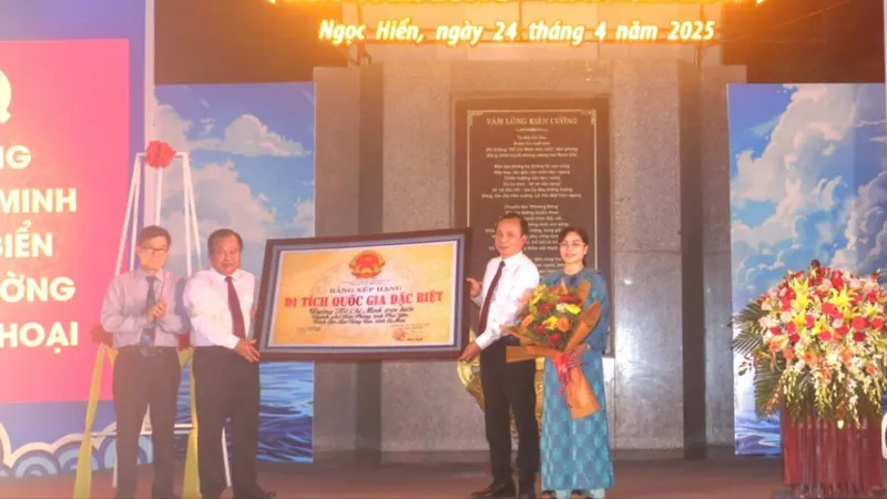 Đón nhận Bằng xếp hạng Di tích quốc gia đặc biệt Đường Hồ Chí Minh trên biển (Bến Vàm Lũng - tỉnh Cà Mau)