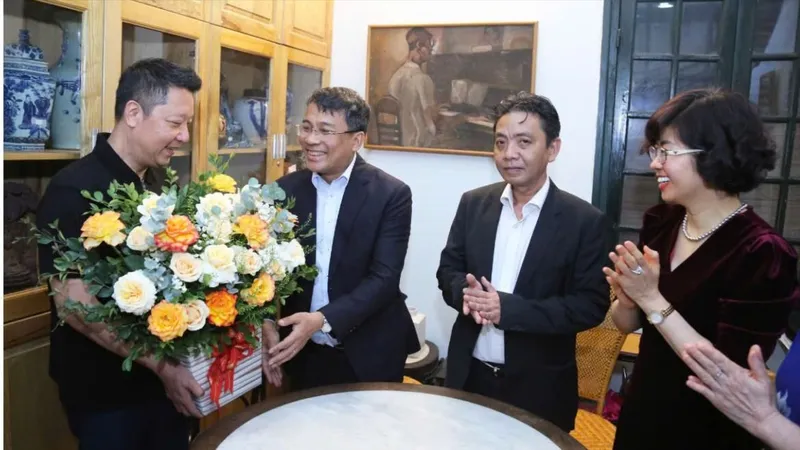 Ủy ban Quốc gia UNESCO Việt Nam thăm và chúc mừng nhân dịp Bộ sưu tập của nhạc sĩ Hoàng Vân được UNESCO ghi danh là Di sản Tư liệu thế giới