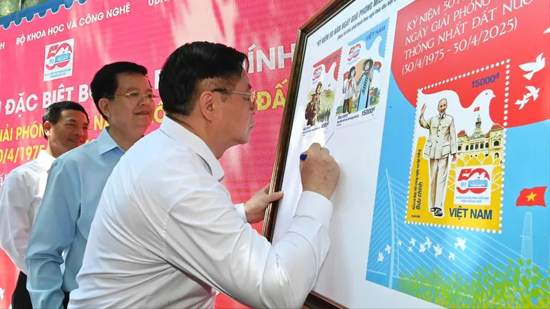 Phát hành đặc biệt Bộ tem bưu chính Kỷ niệm 50 năm Ngày Giải phóng miền Nam, thống nhất đất nước