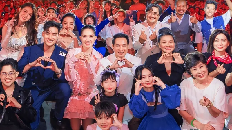 Lật mặt 8 lập kỷ lục lượng vé đặt trước