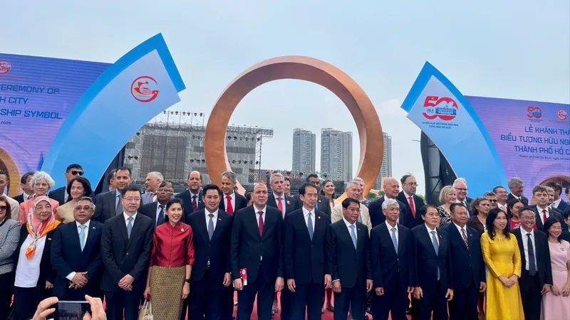Khánh thành Biểu tượng Hữu nghị quốc tế TPHCM